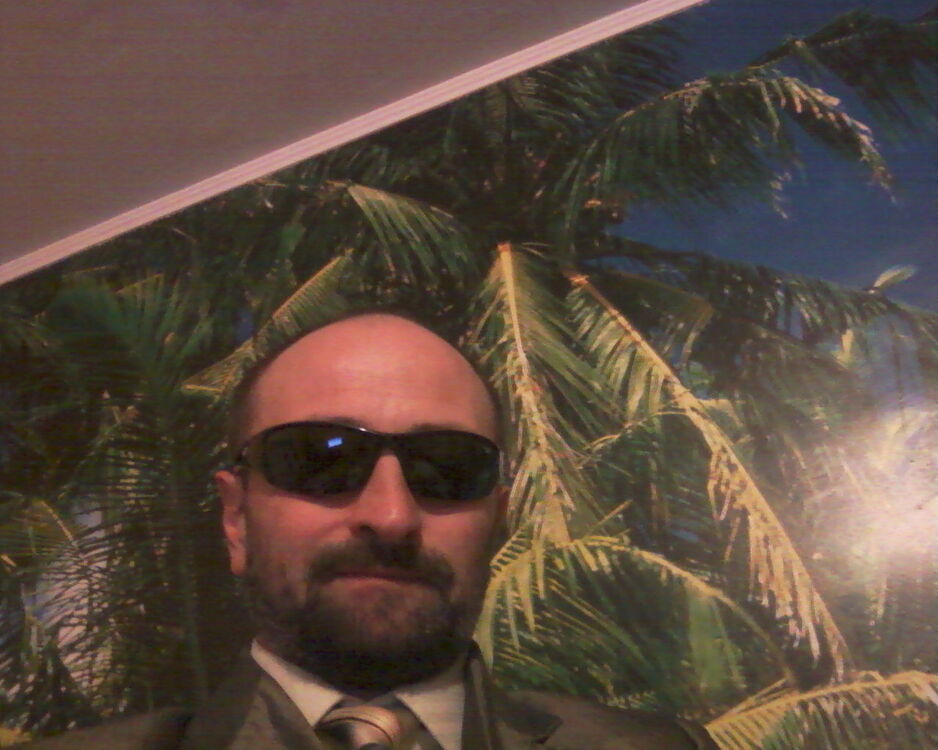  10239424  Mihal, 46 ,    