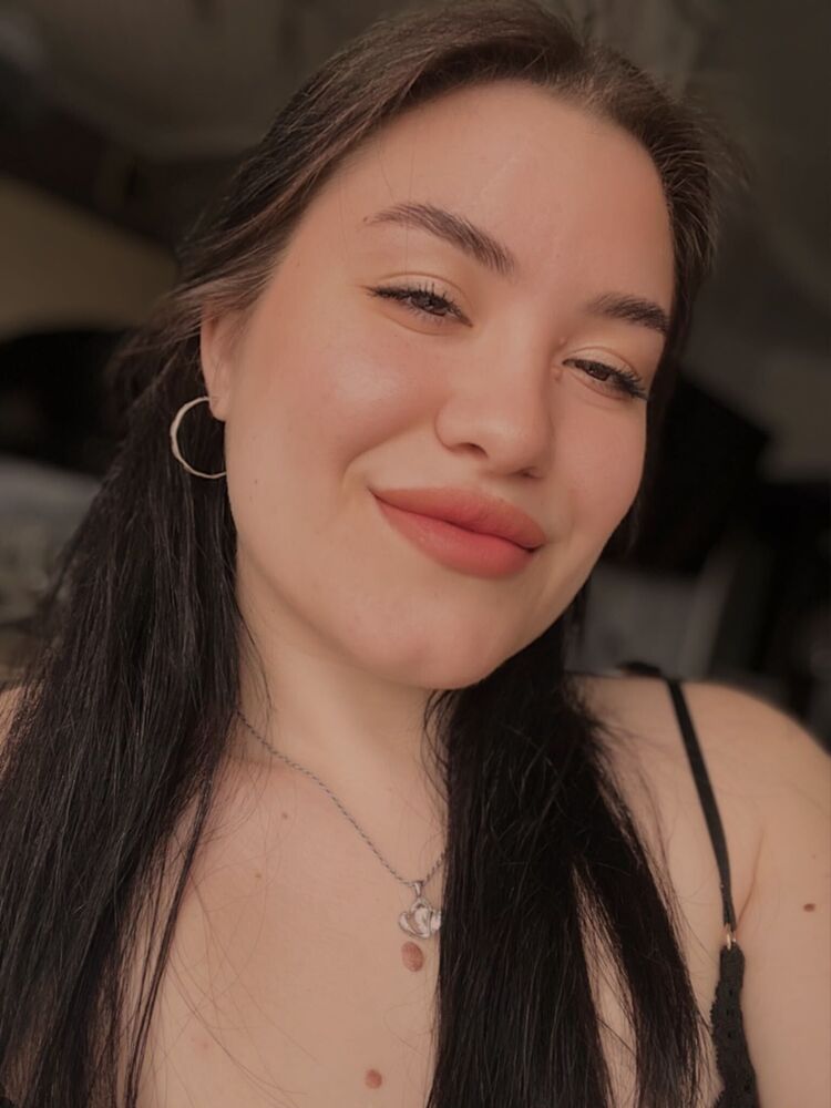  ,   Leila, 22 ,   ,   , 