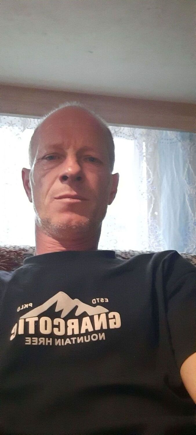  53581214  IURII, 47 ,    