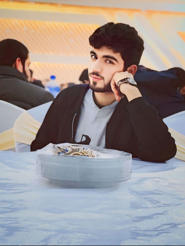  49812694  Sahil Khan, 21 ,    