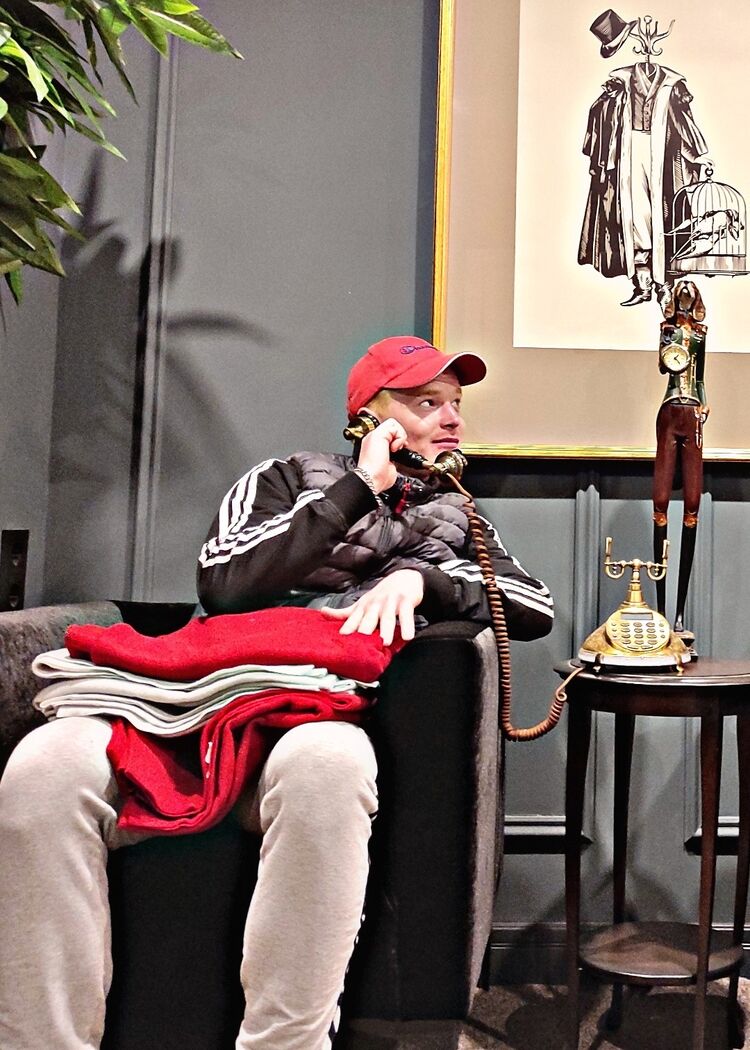  28910144  Dima, 21 ,    