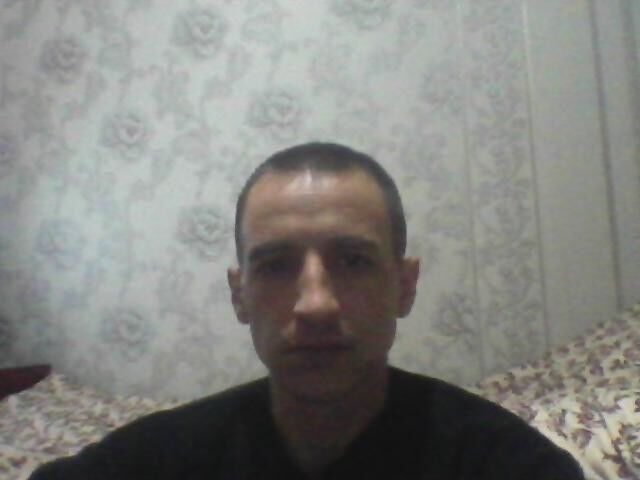  5779704  Sergeii, 46 ,    