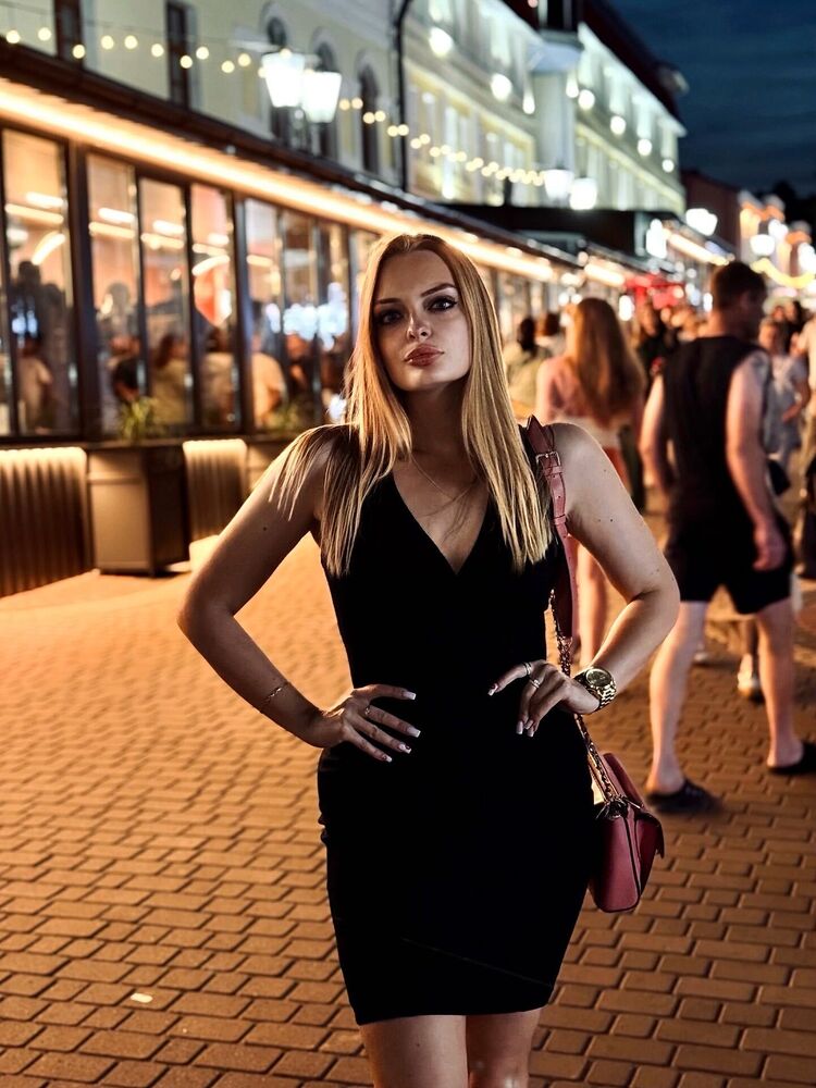  52552944  Anastasia, 32 ,    