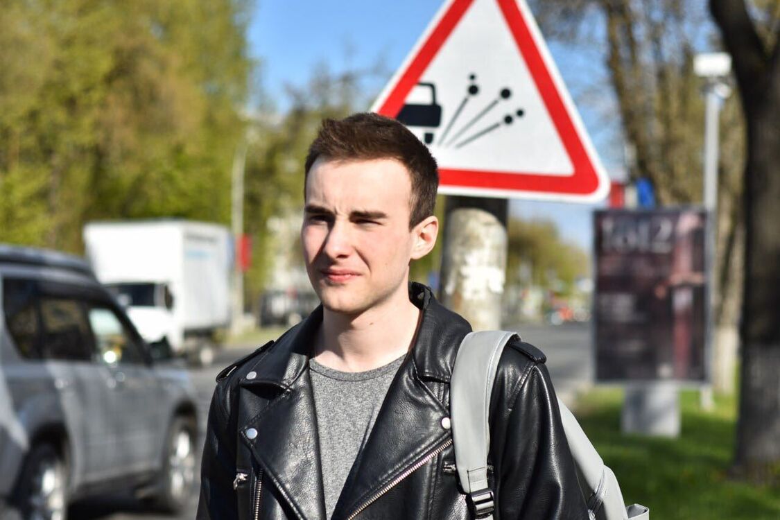  40923104  Ilya, 22 ,    -