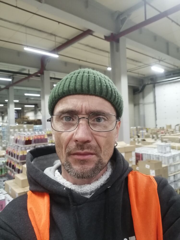  40931554  Alex, 48 ,    