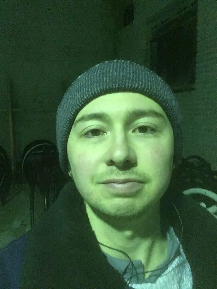  ,   Viktor, 32 ,   ,   , c , 