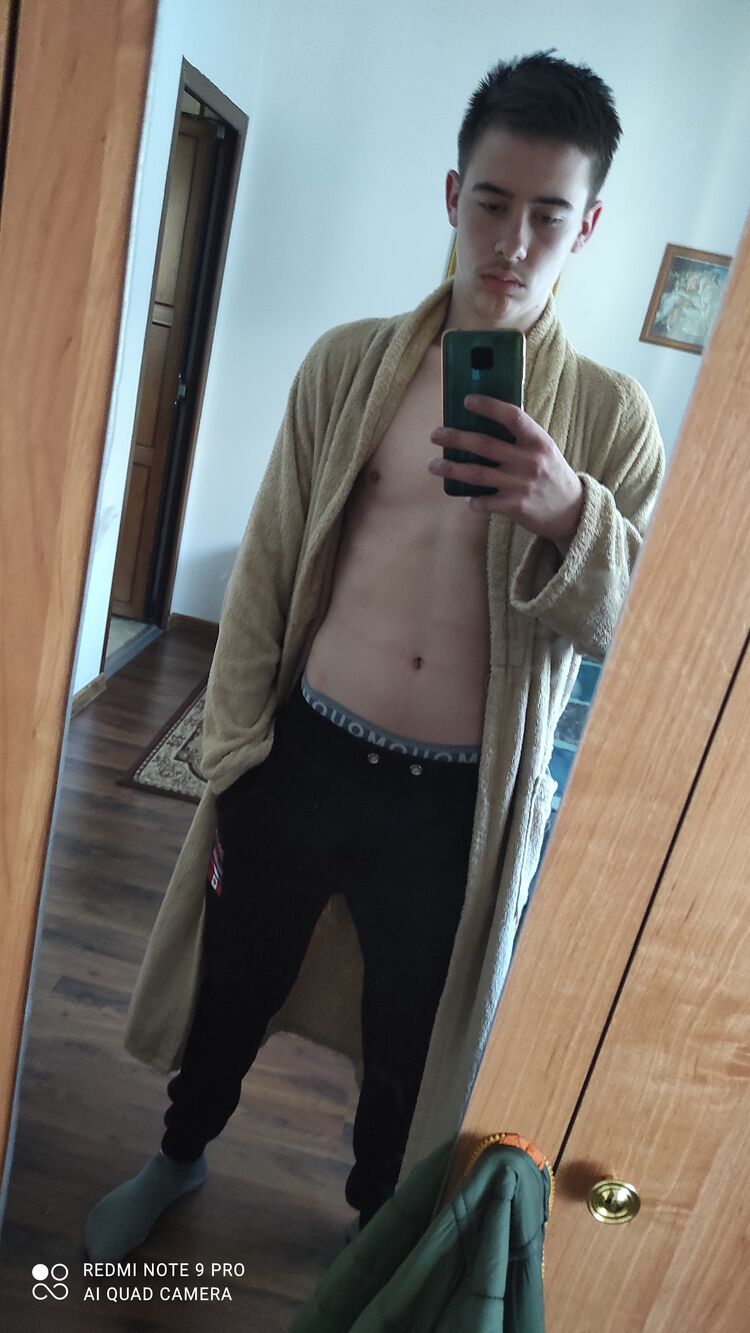  24290984  Vlad, 22 ,    