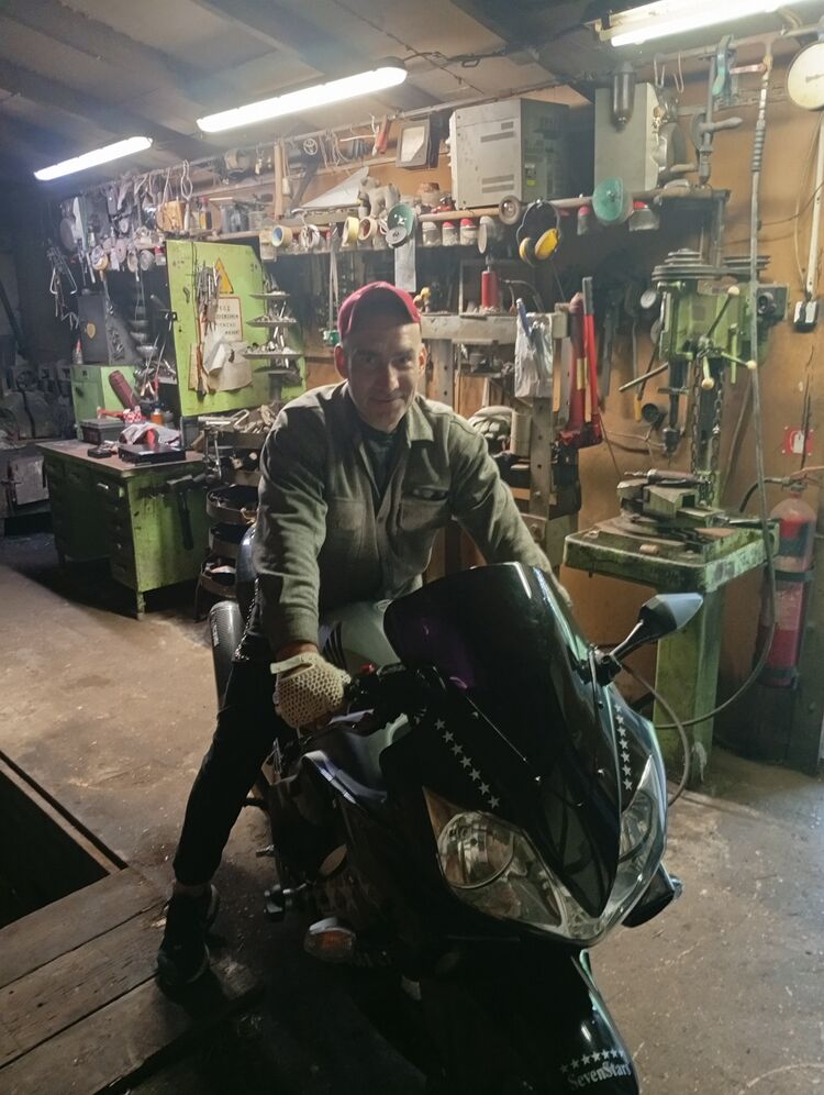  53601704  Vladimir, 39 ,    