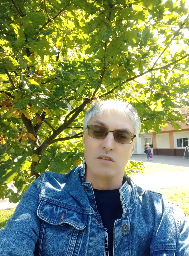  53648404  Anton, 42 ,     