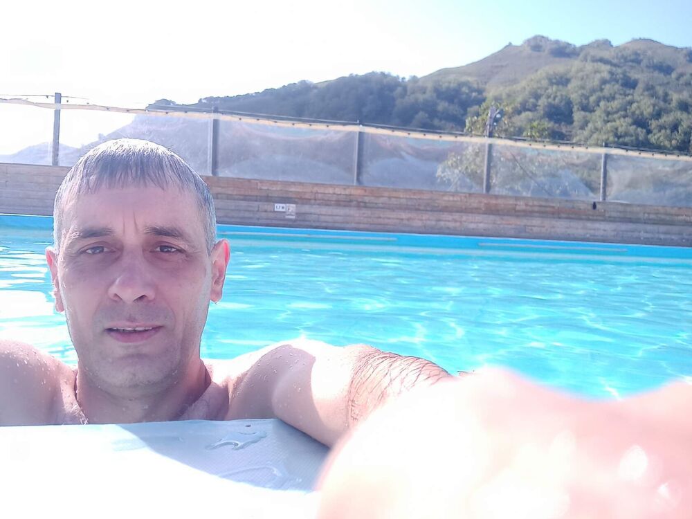  40256484  Alex, 42 ,    
