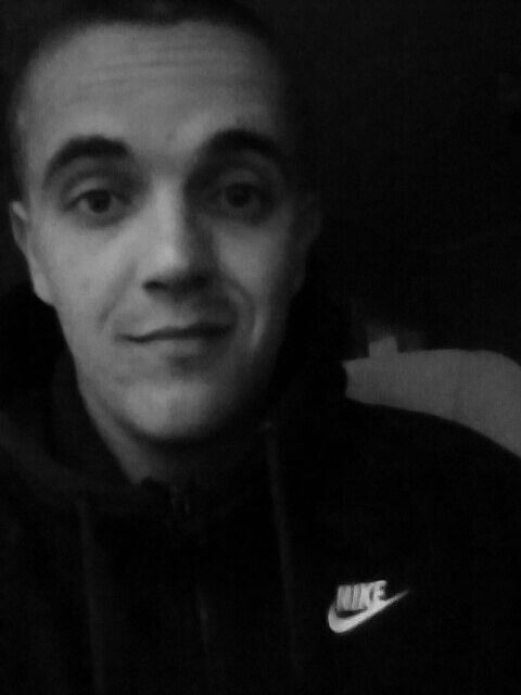  9865404  Andrei, 27 ,    