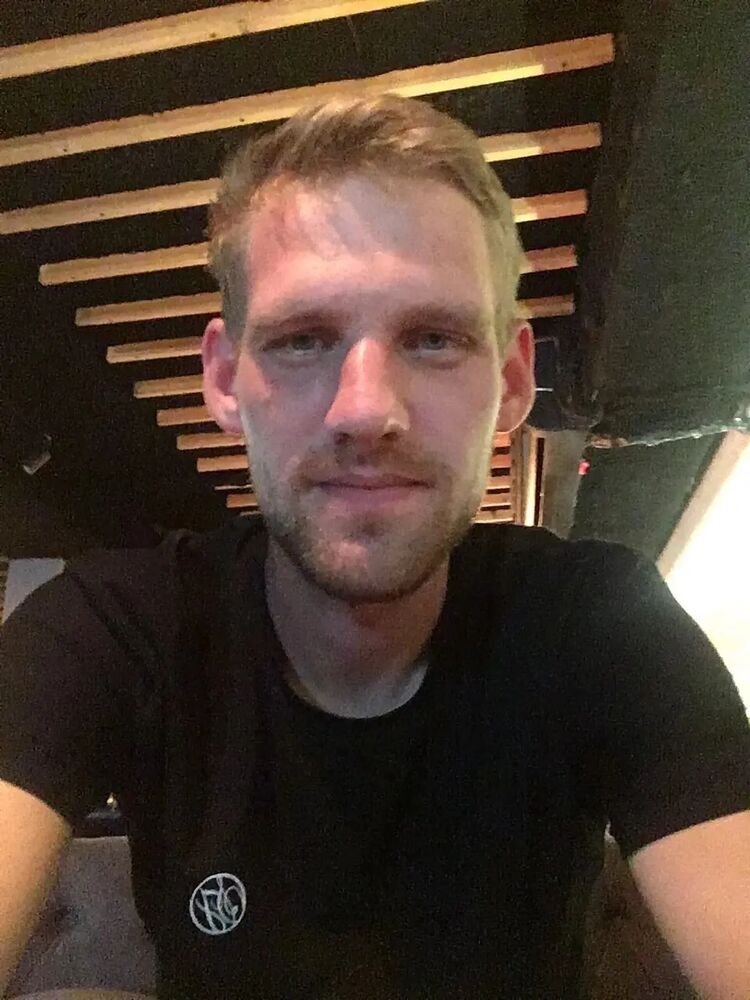  ,   Eduard, 28 ,   ,   