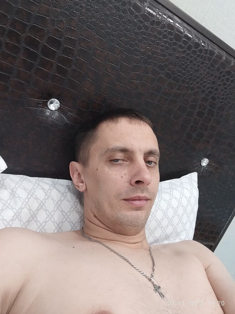  39082364  Alexander, 37 ,    