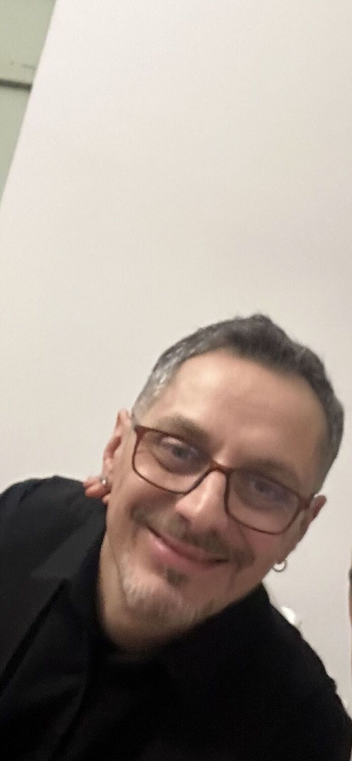  54641124  Artyom, 44 ,    