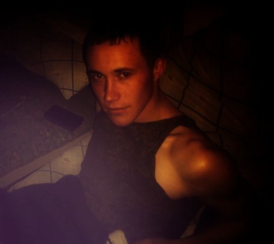  4402044  Viktor, 31 ,    