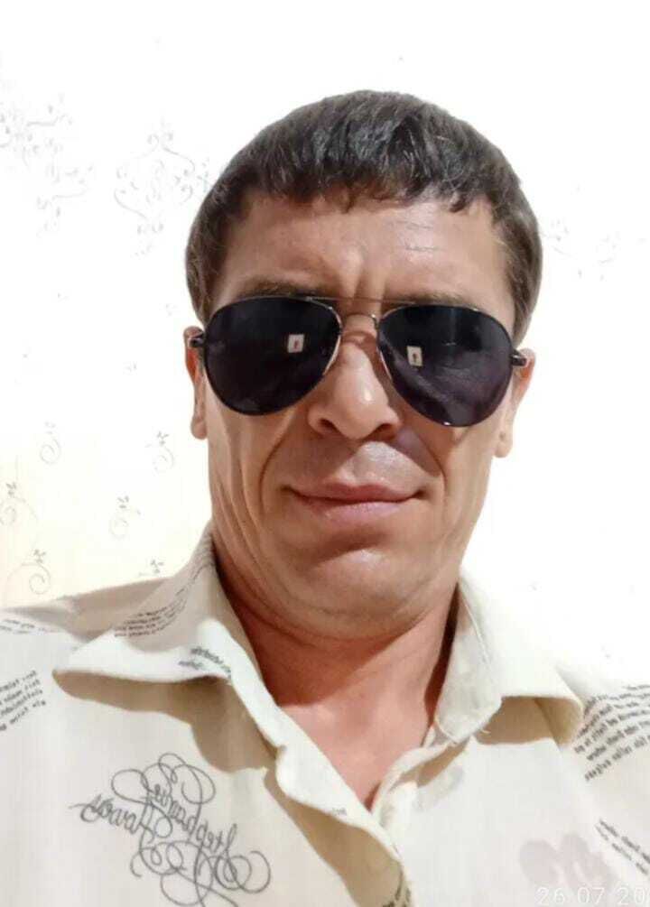  52797244  Serghei, 42 ,    