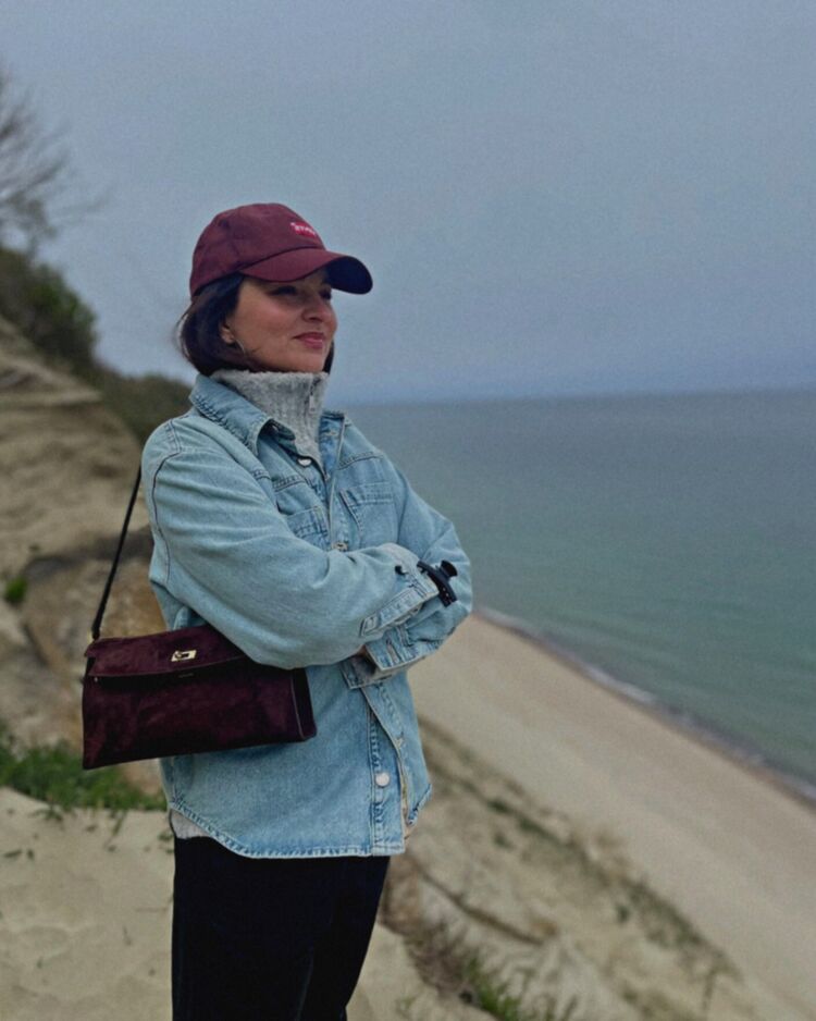  53703144  , 35 ,    -