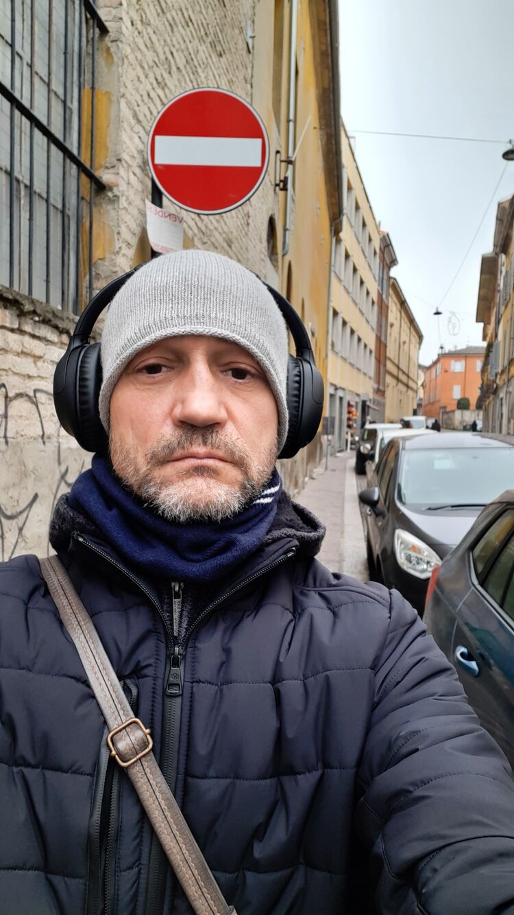  26499964  Serghei, 49 ,    