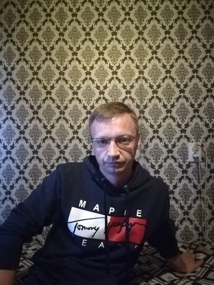  ,   Ruslan, 44 ,   ,   , c 