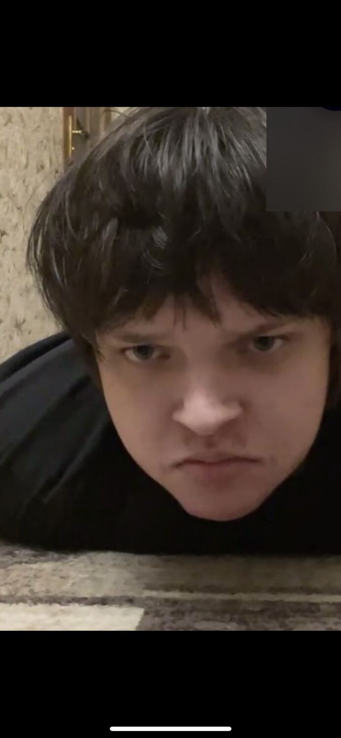  53556024  Maks, 21 ,    