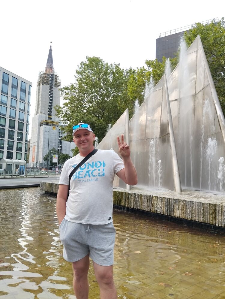  54116634  Alexander, 40 ,    