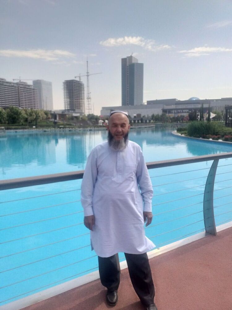  43022784  Abdusattor, 67 ,    