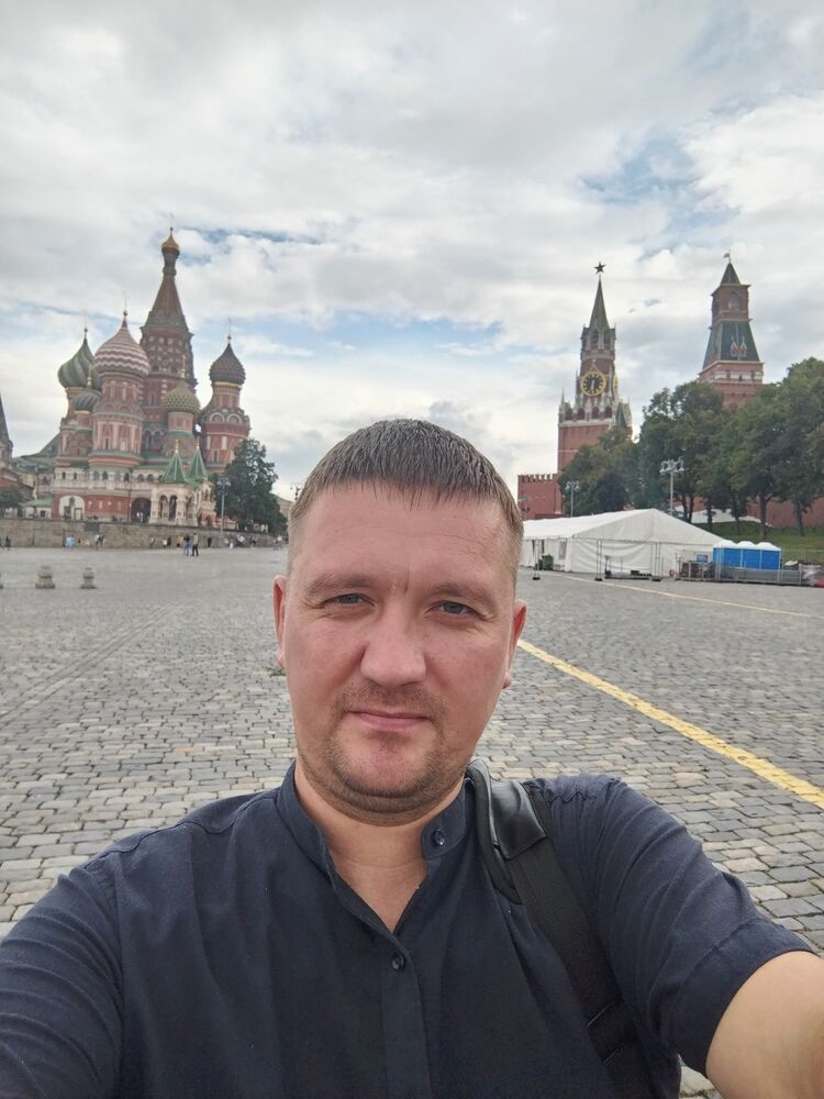  47740164  Artem, 37 ,     