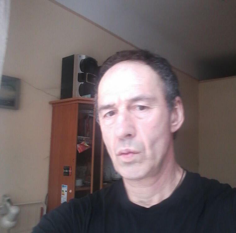  22315784  Ruslan, 62 ,    