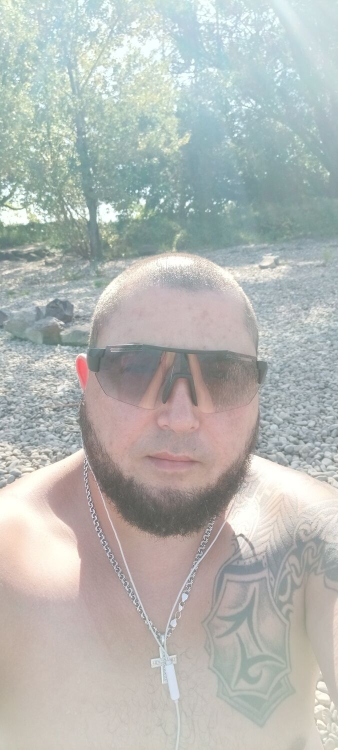  ,   Artem, 38 ,   ,   