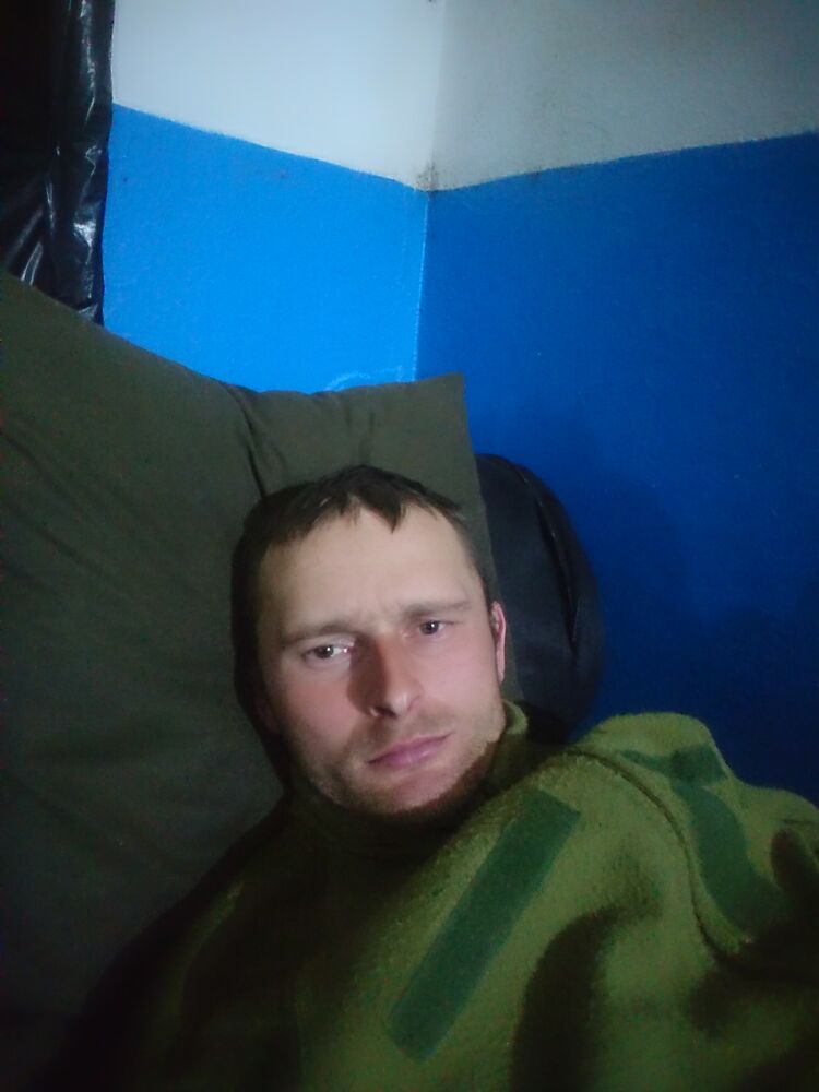  43947384  Pavel, 33 ,    
