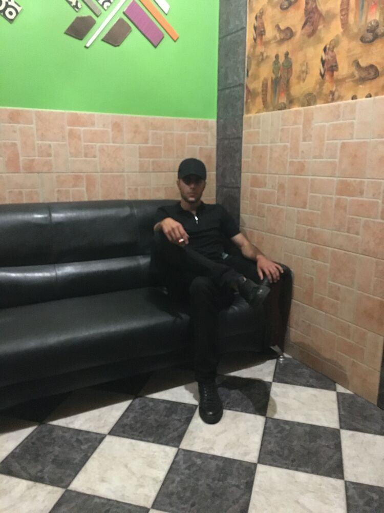  27500914  Saro, 22 ,    