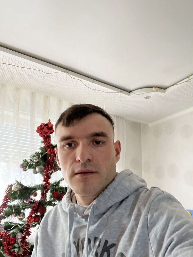  39261864  Valeriu, 36 ,    Herten
