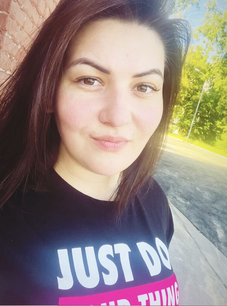  ,   Anna, 30 ,   