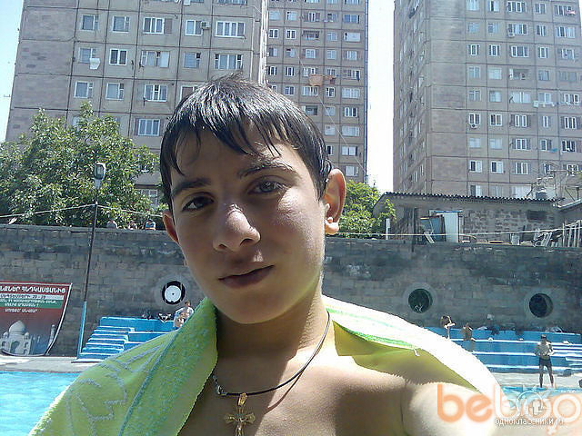  1044574  Hrach, 40 ,    