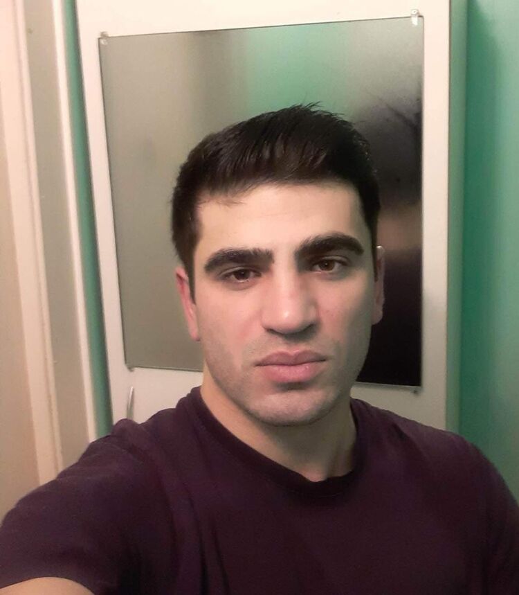  48493544  Giorgi, 32 ,    