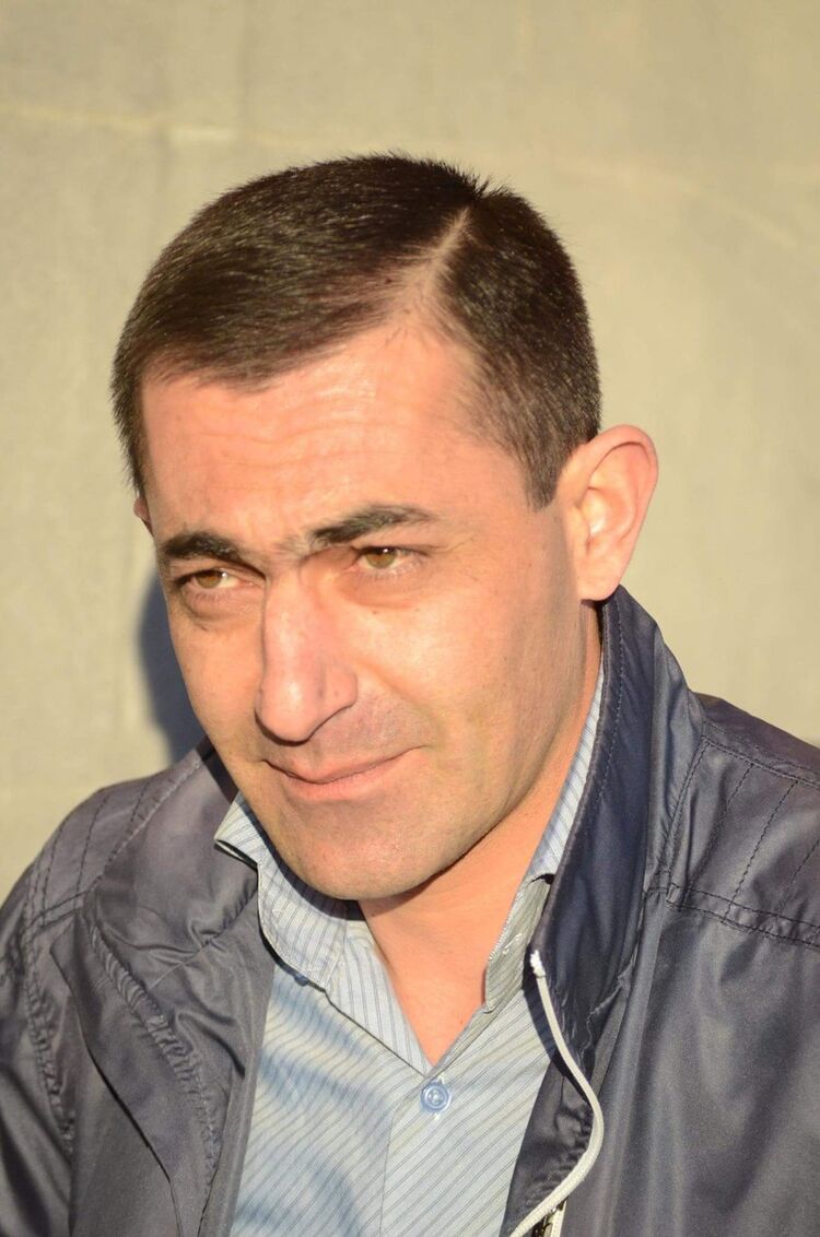  13344954  Artur, 46 ,    