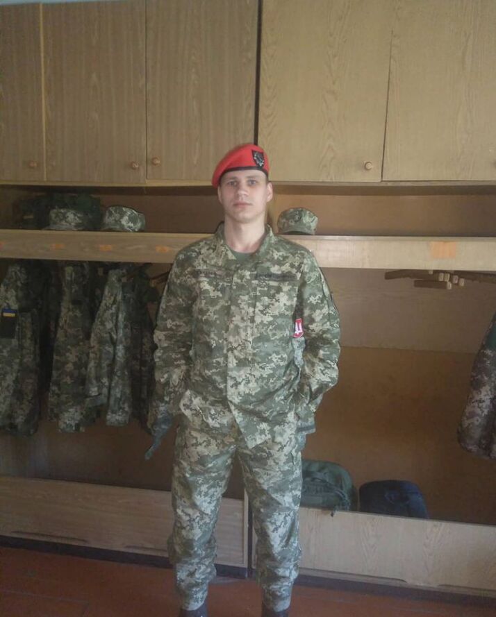  23605304  Ivan, 27 ,    