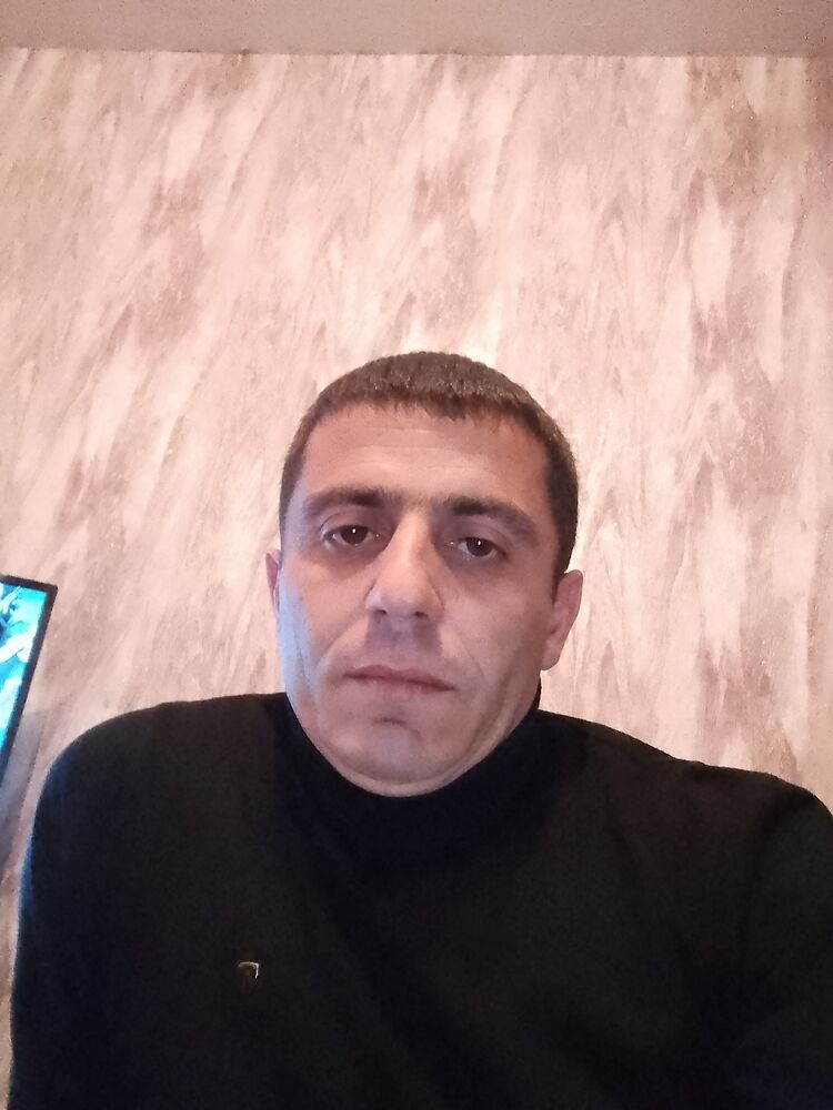  36702824  Levon, 27 ,    