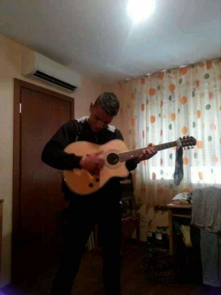  18493344  , 27 ,    Kavarna