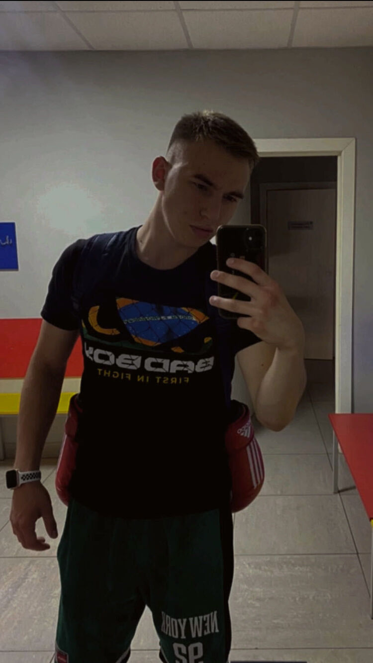  ,   Yanix, 21 ,   ,   