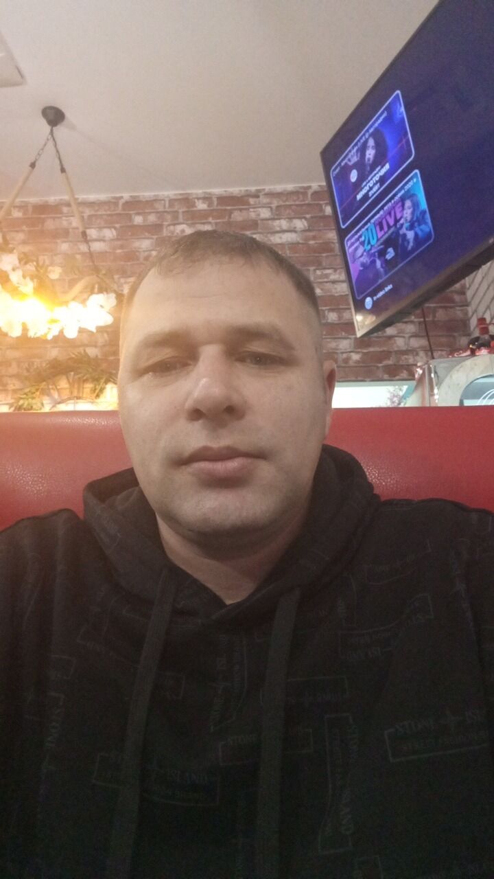  39796714  Zhenya, 40 ,    