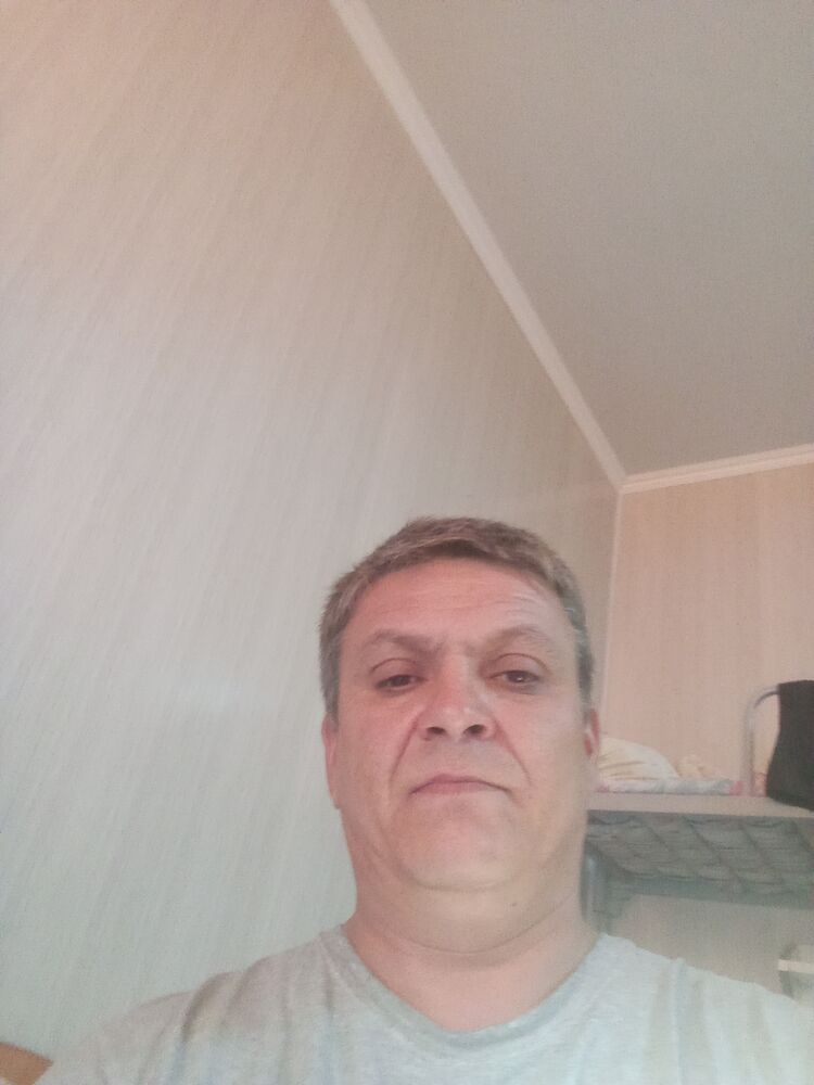  38021984  Mikhail, 48 ,    