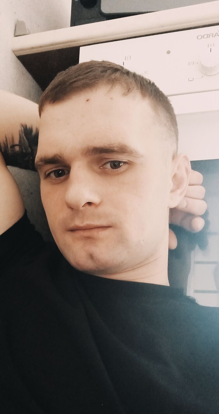  42011494  , 27 ,    