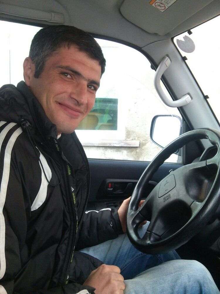  ,   Armen, 39 ,   ,   