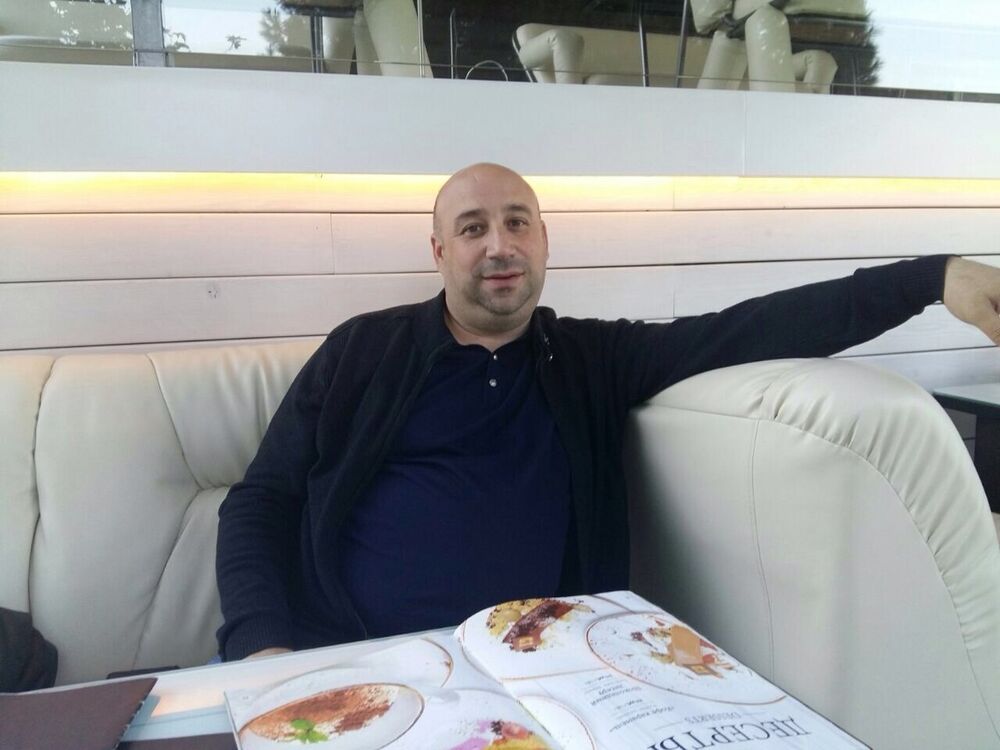  49672024  Marik, 52 ,    