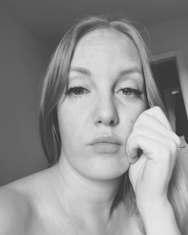  -,   Ally, 33 ,   