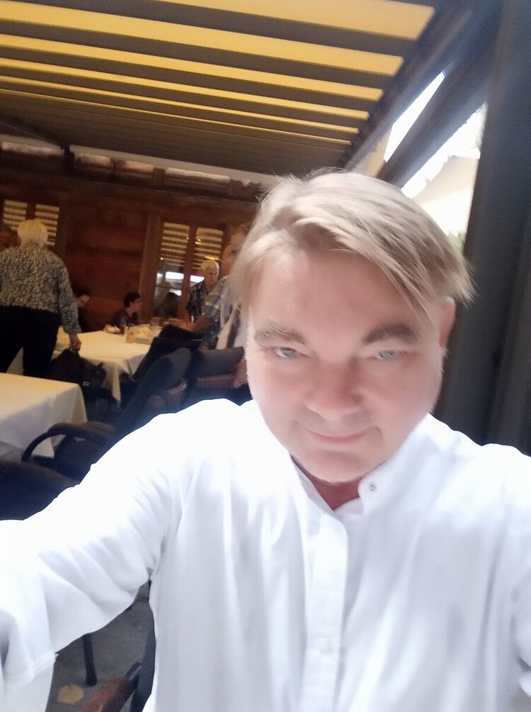  22390864  Krzysztof, 60 ,    