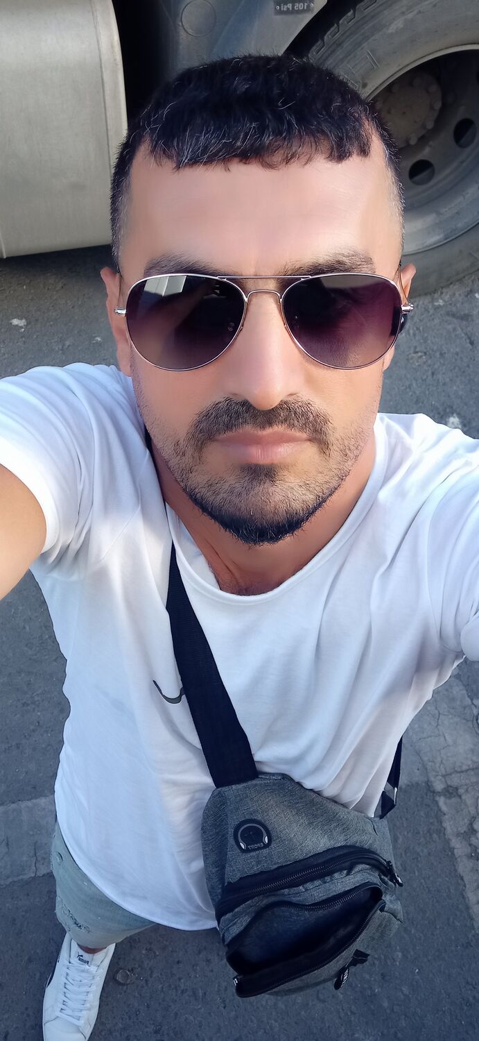  51154364  Lukas, 35 ,    