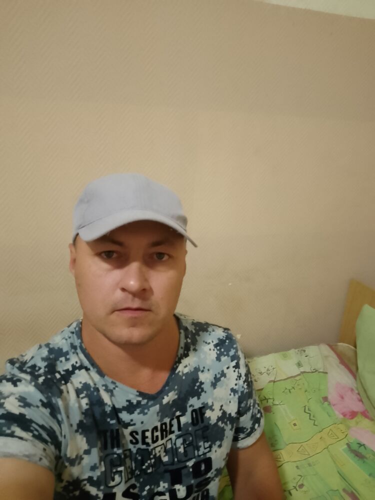  37414844  Viktor, 40 ,     
