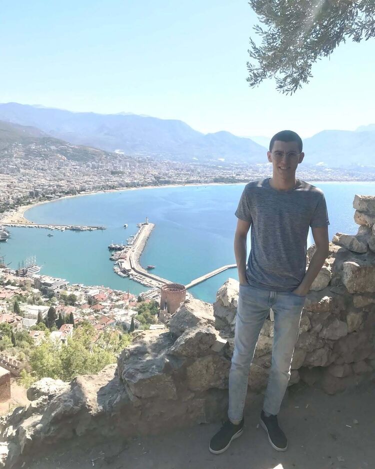  ,   Mert, 21 ,   ,   
